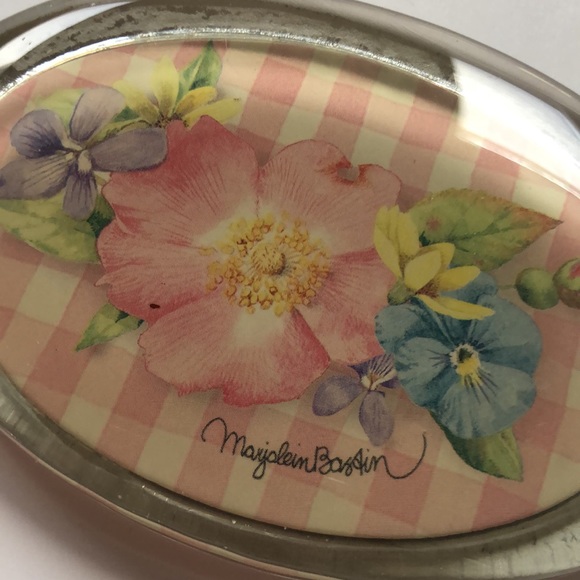 Paperweight glass Marjalein Bastin flower design gently used great condition - Picture 10 of 10